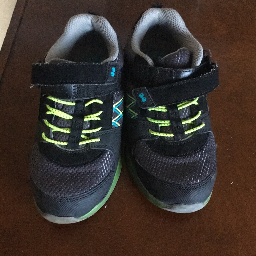 Surprise by stride right light up boys sneaker